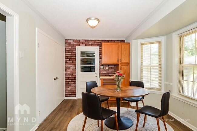 Foto del edificio - 1176 Cedar Cir S