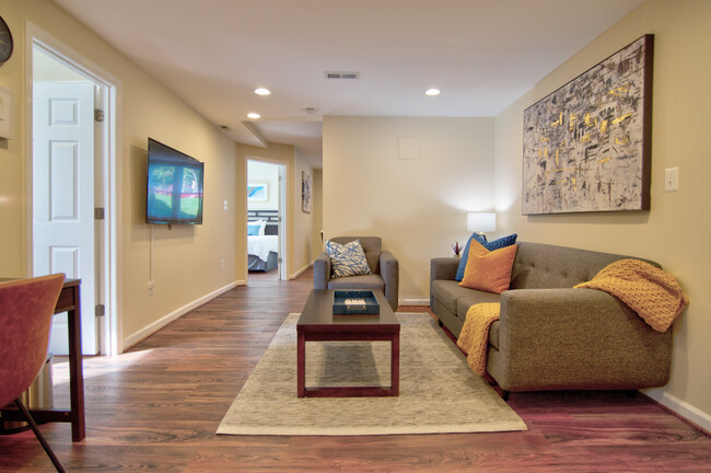 Foto del edificio - 2050 South Glebe Road Unit A