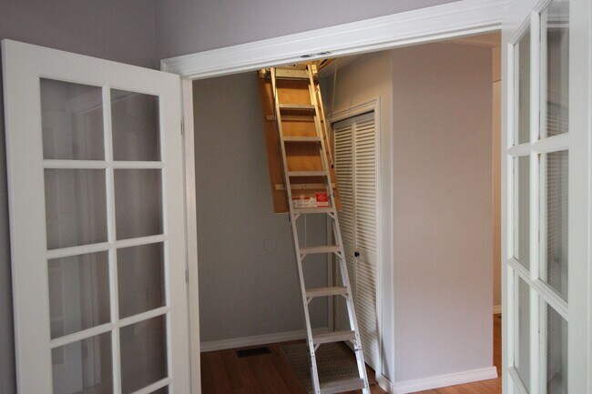 Foto del edificio - Adorable 2bdrm 1 bath townhome in Desirabl...