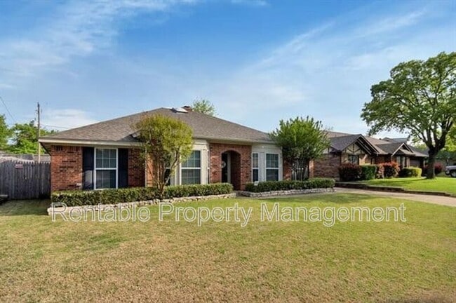 Building Photo - 3600 Ruidoso Dr