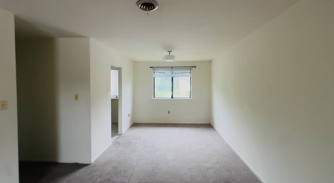 Building Photo - 54 Holly Dr