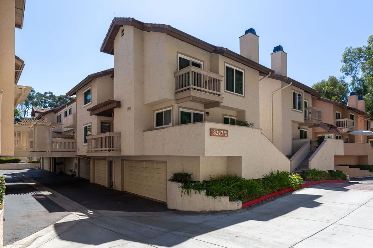 Primary Photo - Upgraded 1 Bed 1 Bath 2 Story Townhome in ...