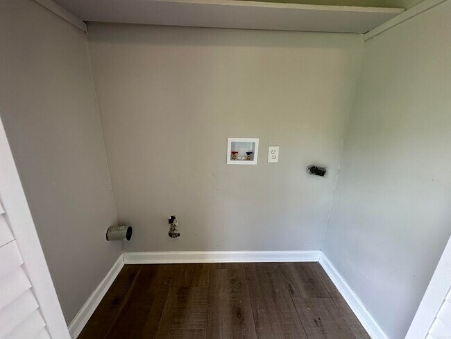Foto del edificio - 9220 Ricky Ln