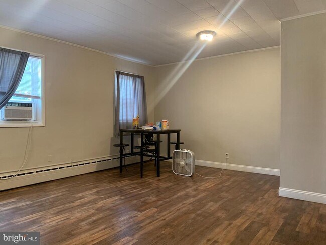 Foto del edificio - 2711 E Somerset St