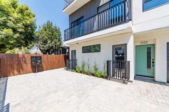 Building Photo - 1332 Tamarind Ave