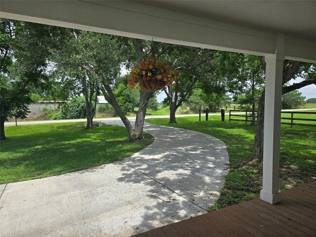 Building Photo - 1585 Co Rd 237