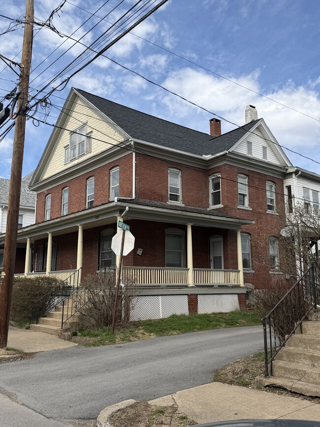 Building Photo - 319 West St