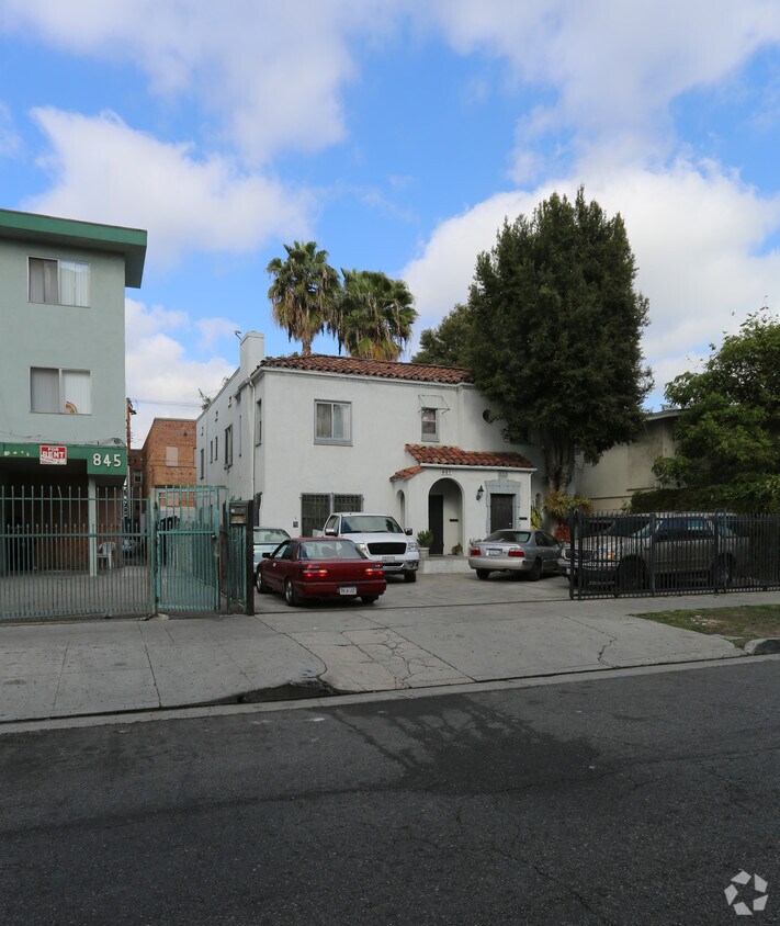 Foto principal - 835 S Kenmore Ave