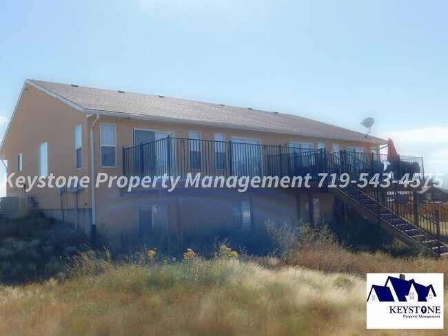 Foto del edificio - $948 Off Move In Special! Spacious Pueblo West Duplex 3 Bed/3 Bathroom Unit with 2 Car Garage  $1...