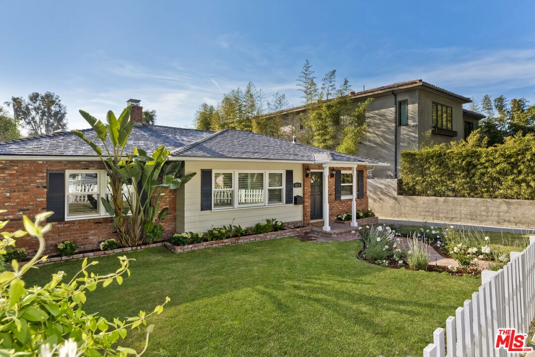 Foto principal - 4219 Saugus Ave