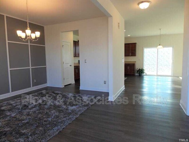 Building Photo - 6 Baylis St