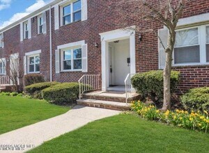 Building Photo - 317-325 N Bath Ave