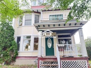 Building Photo - 2820 Portland Ave
