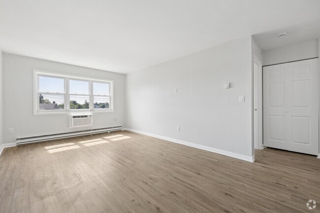 1BR, 1BA - 714SF - Living Room - Blackrock Homes Apartments