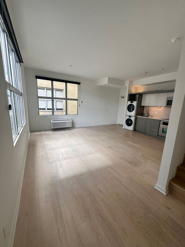 Building Photo - 988 G St