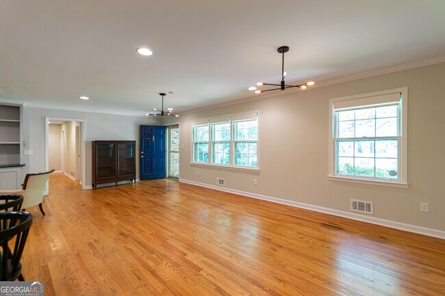 Foto del edificio - 2535 Melinda Dr NE