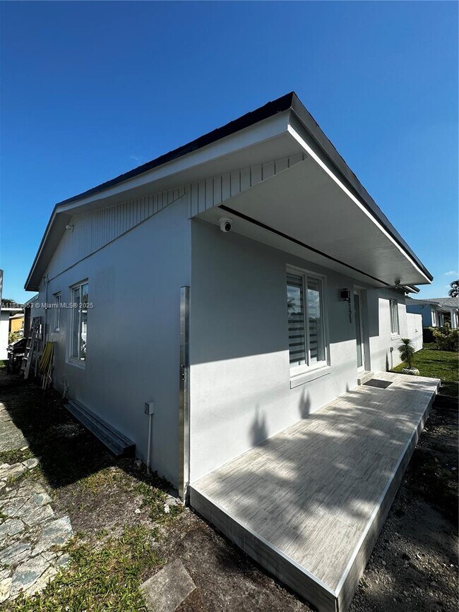 Building Photo - 18121 NW 32nd Ave