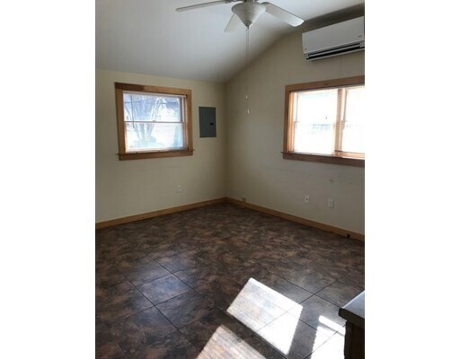 Building Photo - 13 Elm Park