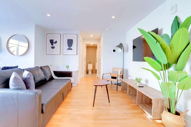Foto del edificio - 1310 N Oak Ct