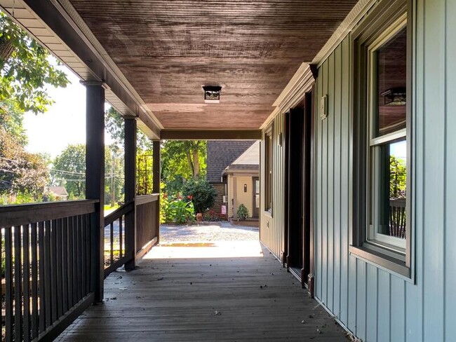Foto del edificio - 1057 Ridge Rd