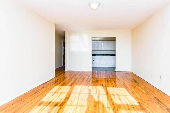 Foto del edificio - 1802 Matthews Ave