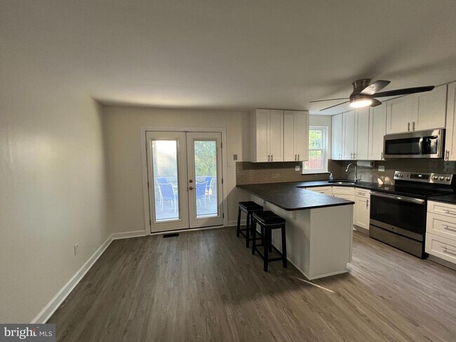 Building Photo - 301 McKean Ct