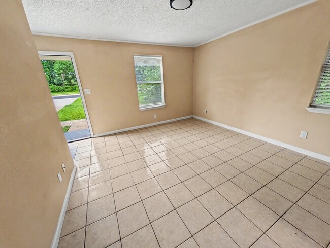 Building Photo - 1007 Winton Ave