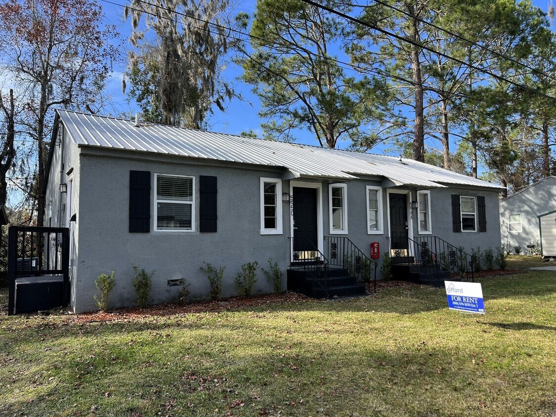 Foto principal - Renovated 2 Bedroom Jacksonville Heights D...