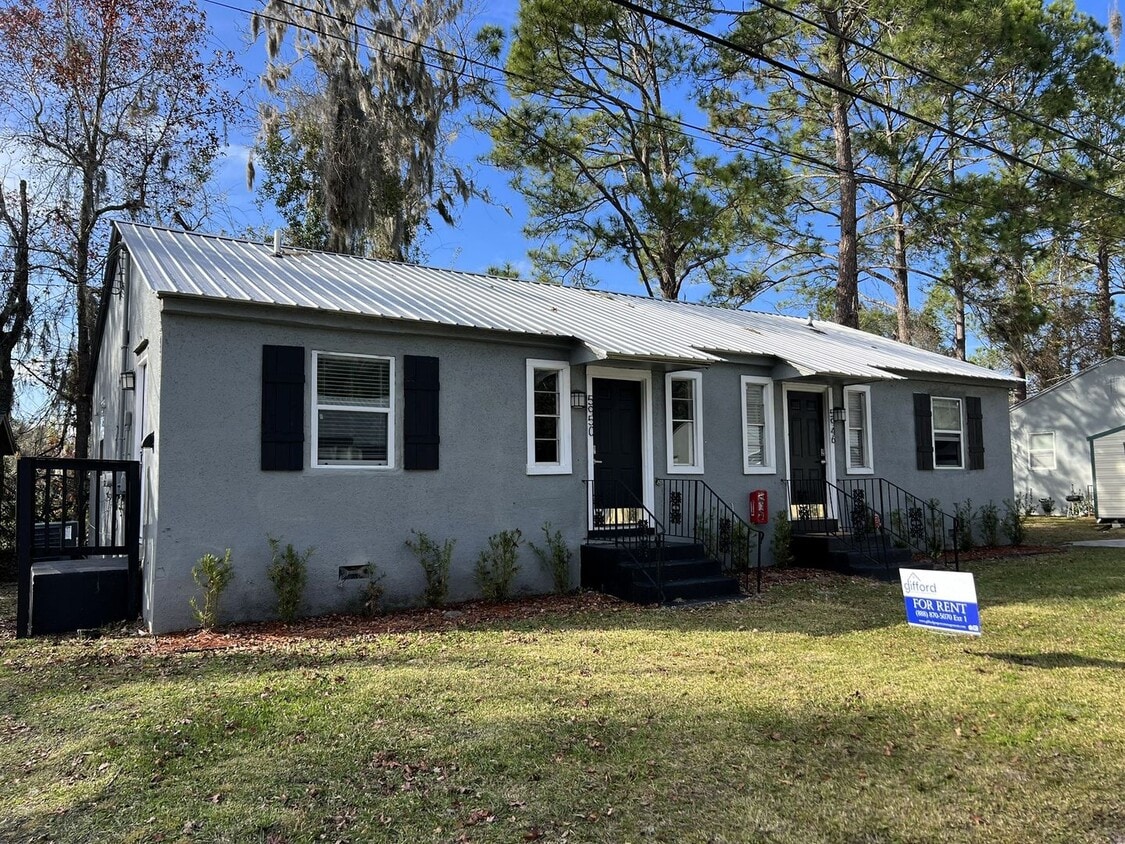 Primary Photo - Renovated 2 Bedroom Jacksonville Heights D...