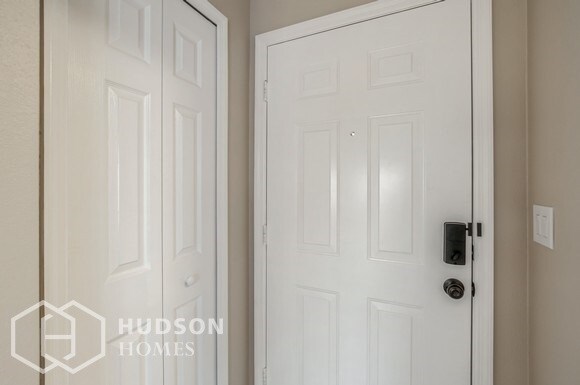 Foto del edificio - SELF TOUR NOW! - 12037 Goldenstar Lane, Cl...