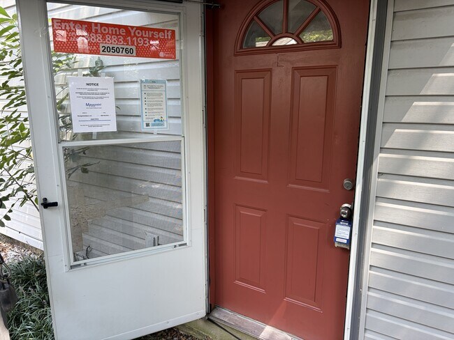 Building Photo - 1422 Humes Ave NE