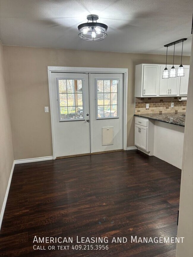 Building Photo - Newly Remodeled 3/2 home in Central ISD