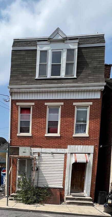 Primary Photo - 108 N Penn St