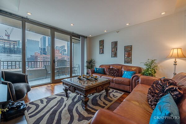 Foto del edificio - 200 N Jefferson St