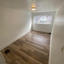 Building Photo - 1611 Lynn Ave