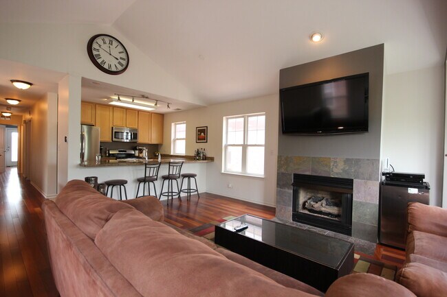 Living Room - 1156 N Howe St
