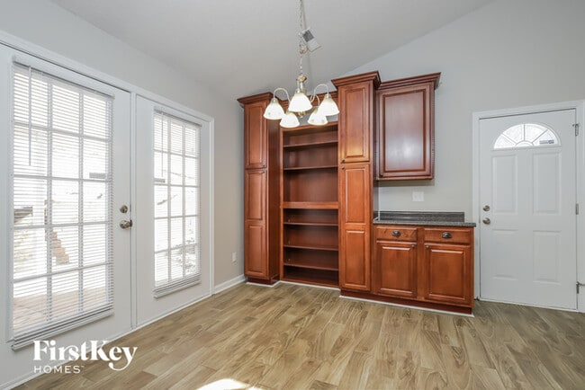 Foto del edificio - 5710 Landerwood Dr