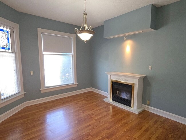 Building Photo - 2054 N Cambridge Ave
