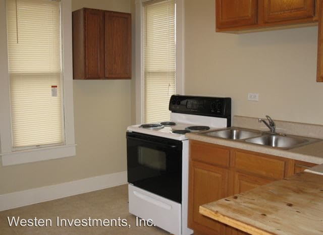 Building Photo - 3 br, 1 bath Room For Rent - 122 W Calhoun St