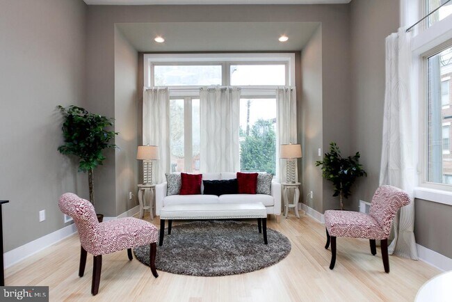 Foto del edificio - 801 Montrose St