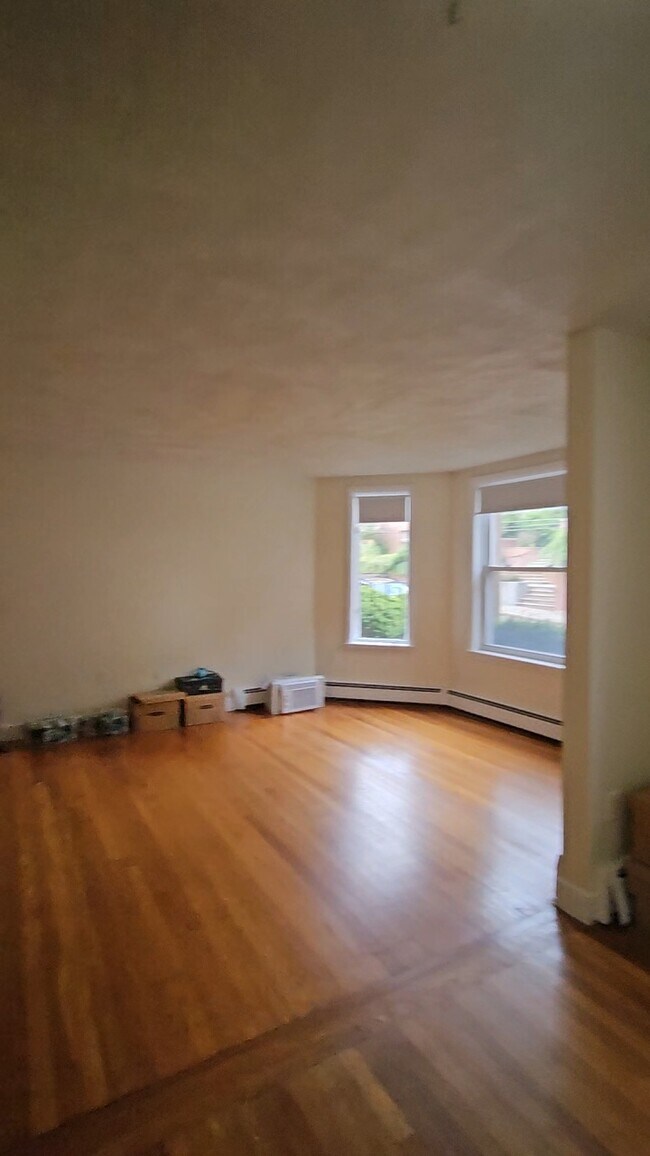 Building Photo - 318 Tappan St