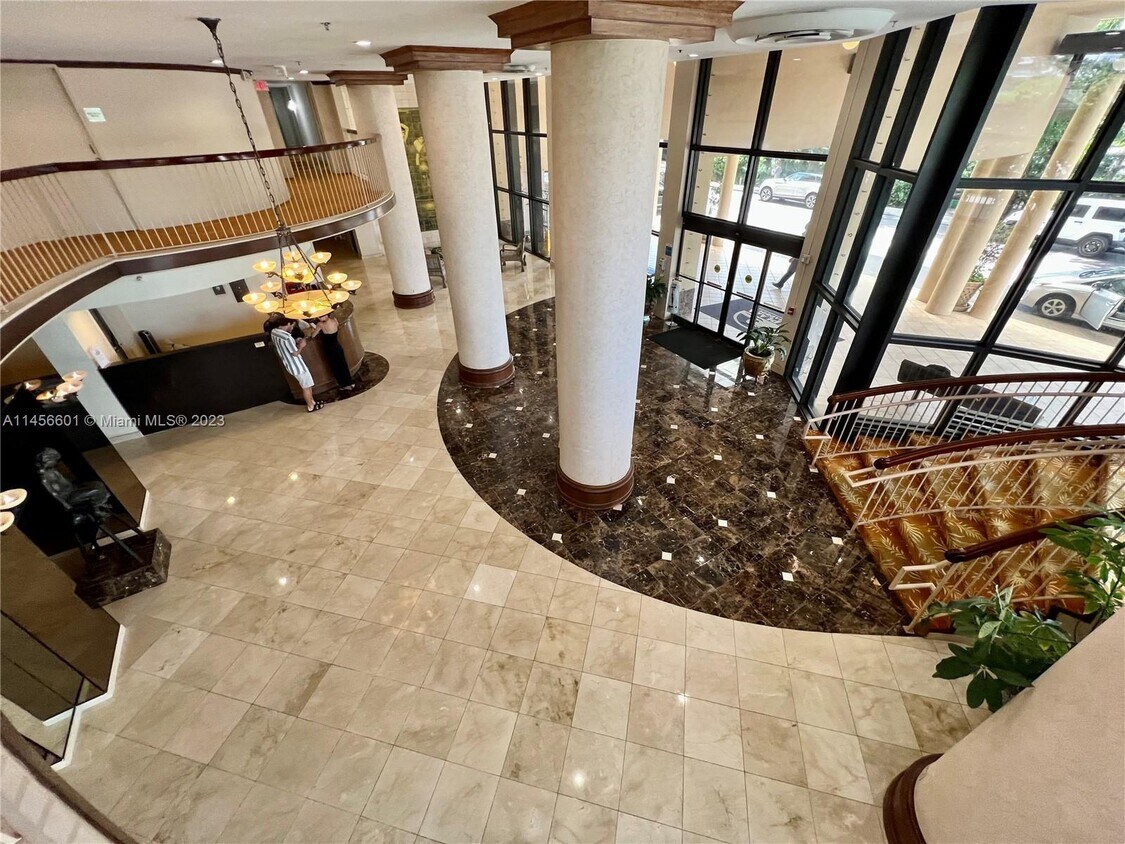 Foto principal - 10185 Collins Ave