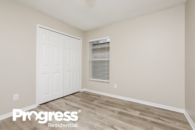 Foto del edificio - 1650 Riveredge Rd