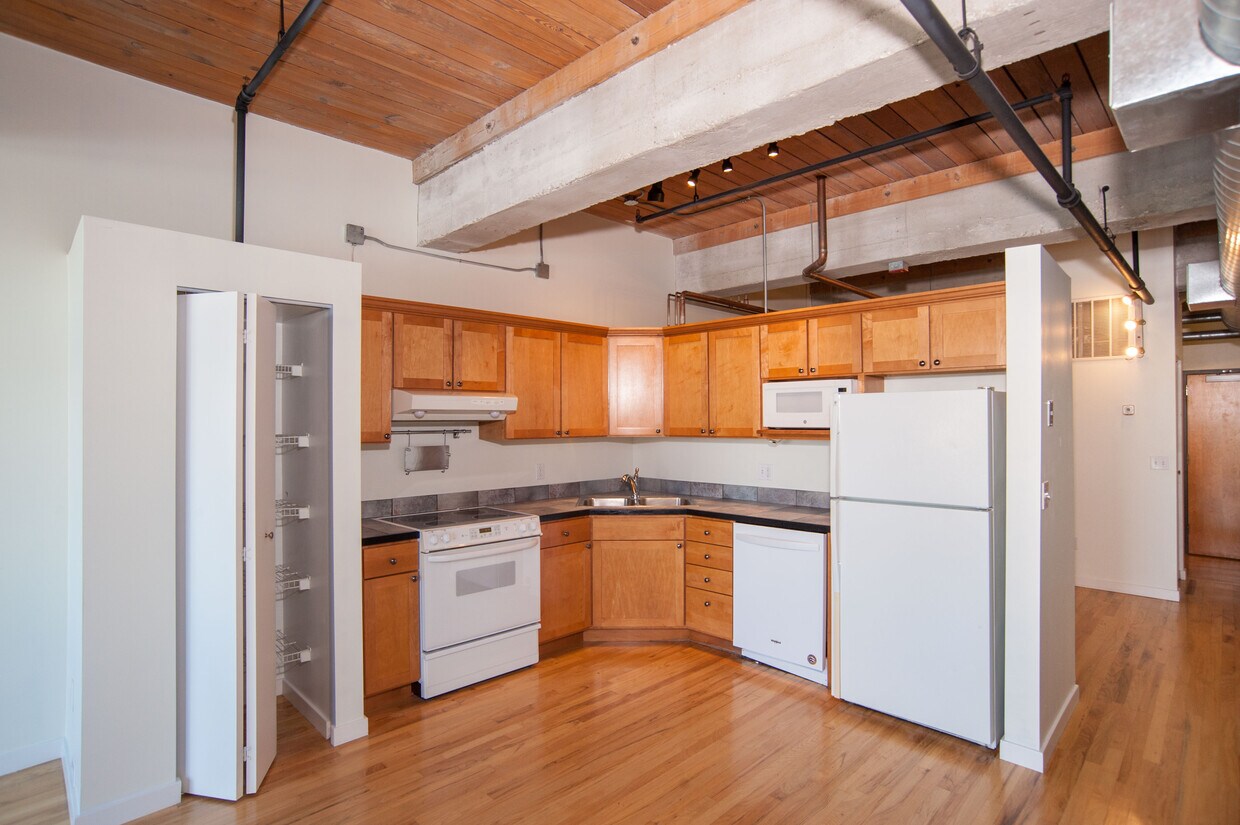 Kitchen - 100 Market St