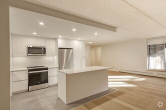 Building Photo - 4800 Maisonneuve Blvd W