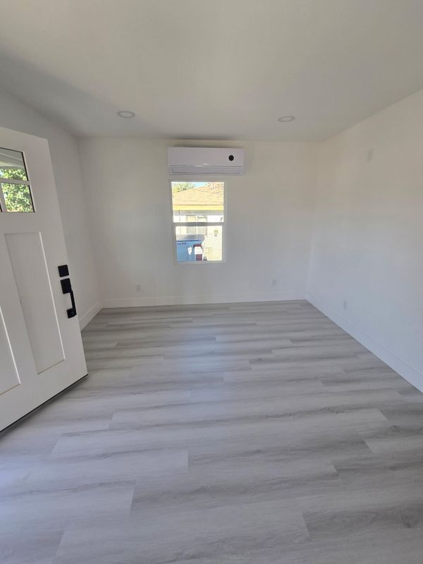 Building Photo - 1279 Vine St W