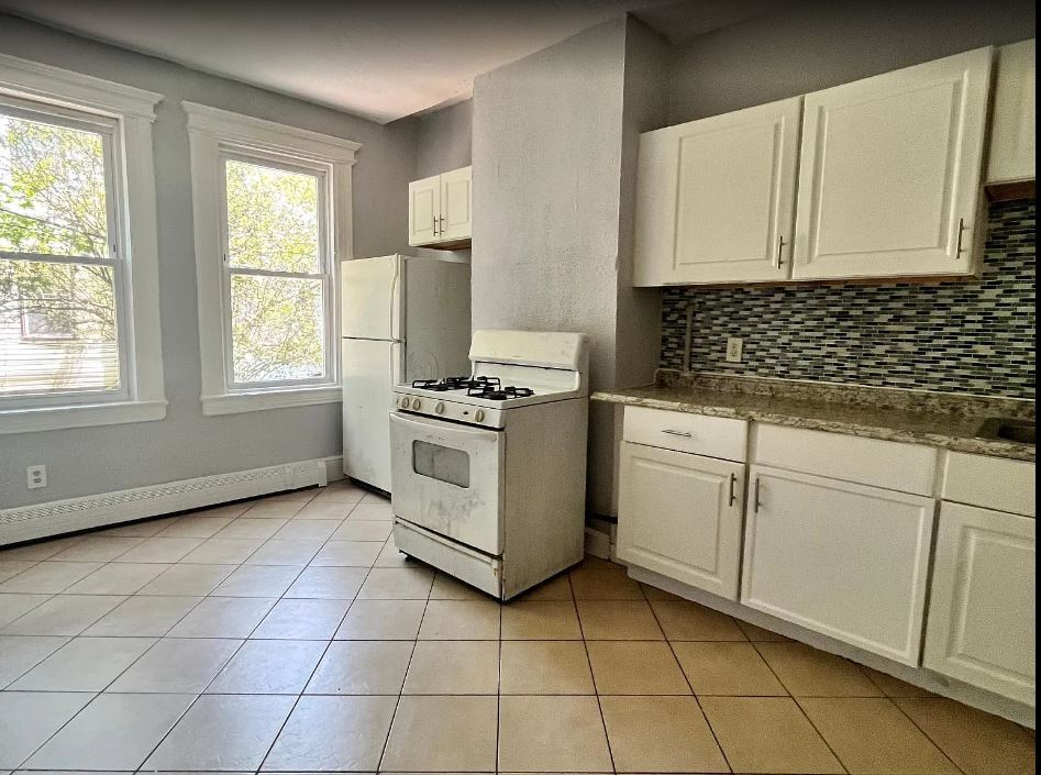 Primary Photo - 210 Myrtle Ave