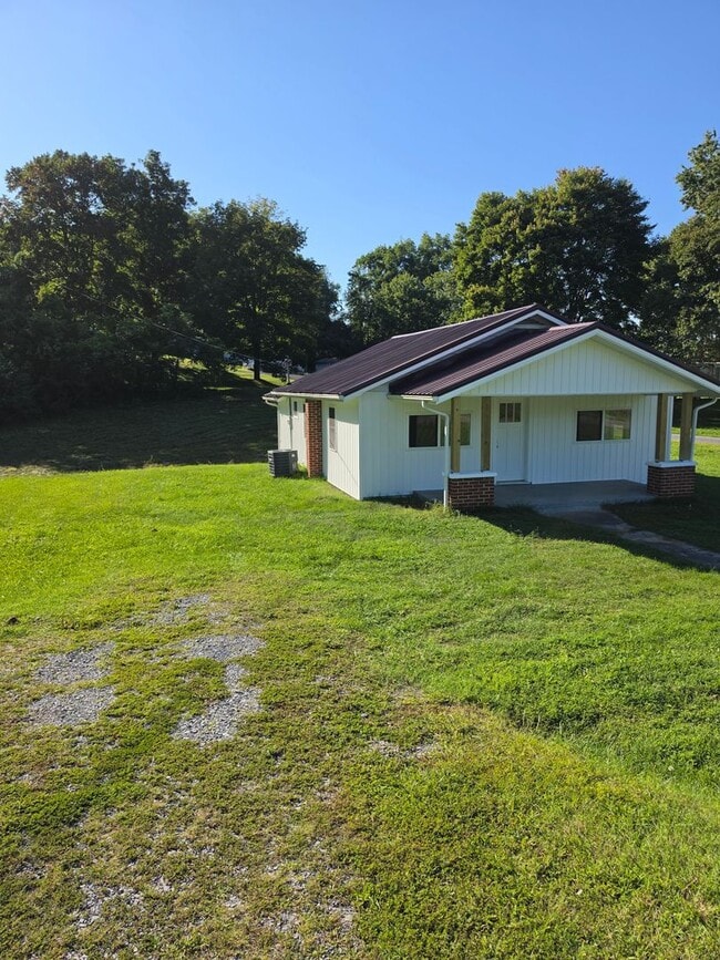 Building Photo - 1601 Chinquapin Grove Rd