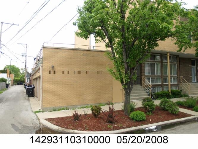 Building Photo - 1500 W Altgeld St