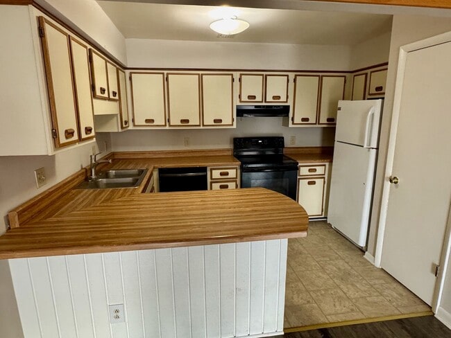 Building Photo - 1BR Condo on Shore Drive Close to Little C...